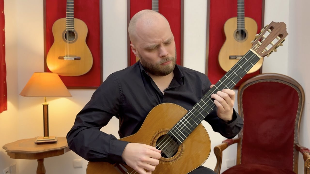 Johan Smith plays Leyenda Guaraní by Agustín Barrios Mangoré on a 2007 Daniel Friederich