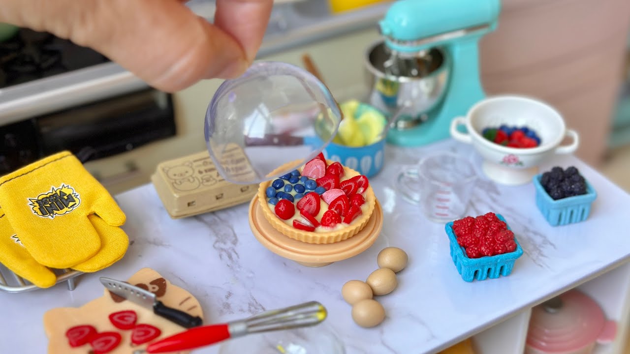 Berrylicious American Pie: Whisking up Cuteness in Dollhouse Kitchen 🇺🇸🍓🫐 | ASMR Miniature