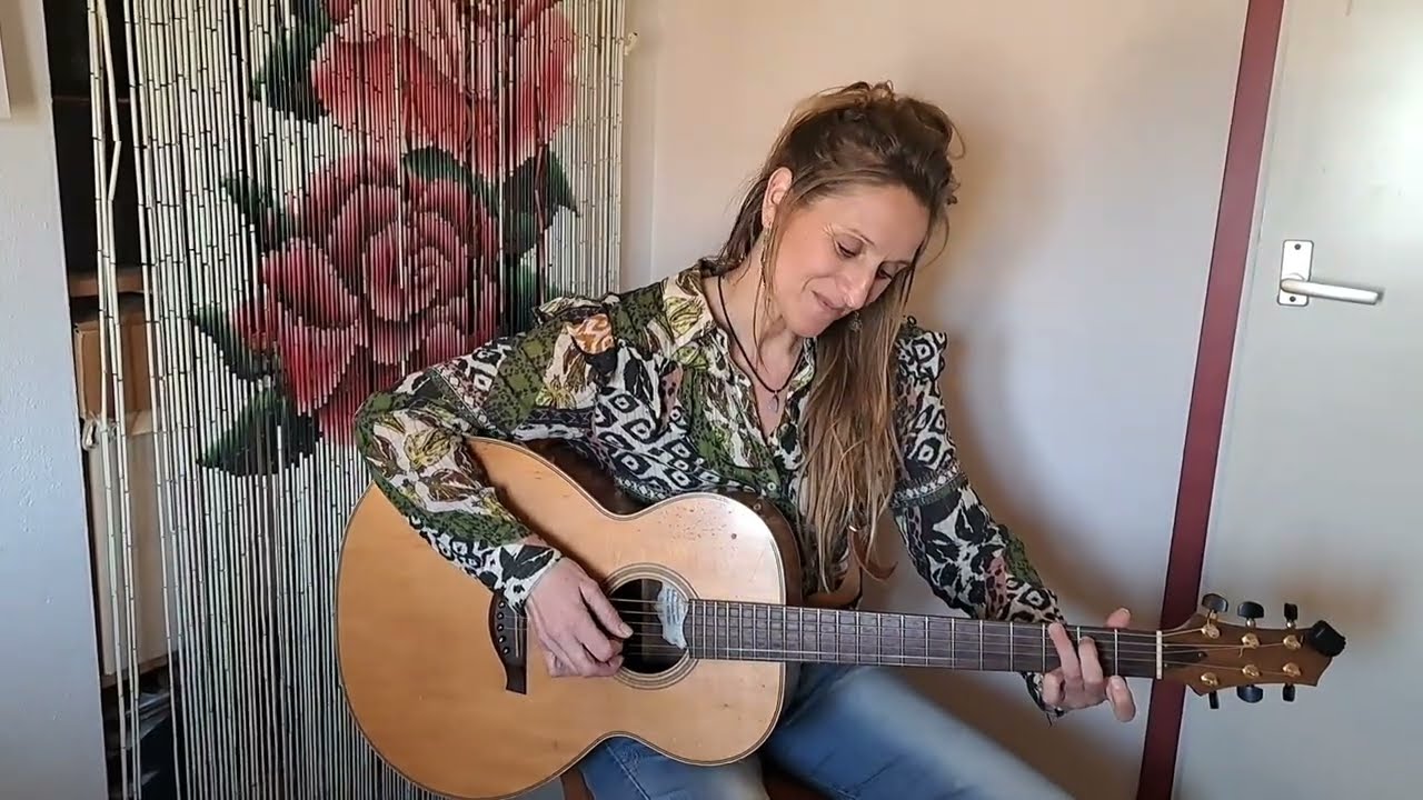 True Colors - Cyndi Lauper (Cover) Mariska's Monday Morning #10