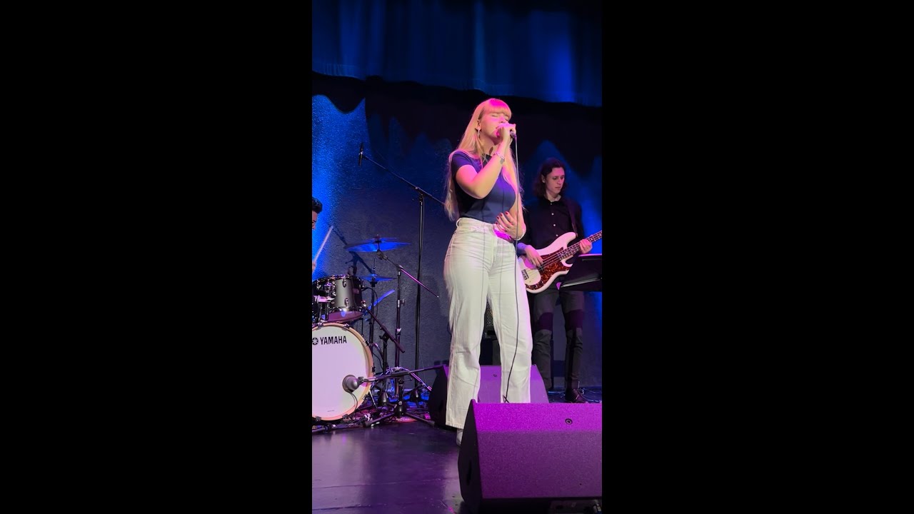 Skyfall - Adele - live cover - Kanzlei Club, Zurich - LAURA LAYE (17Y)