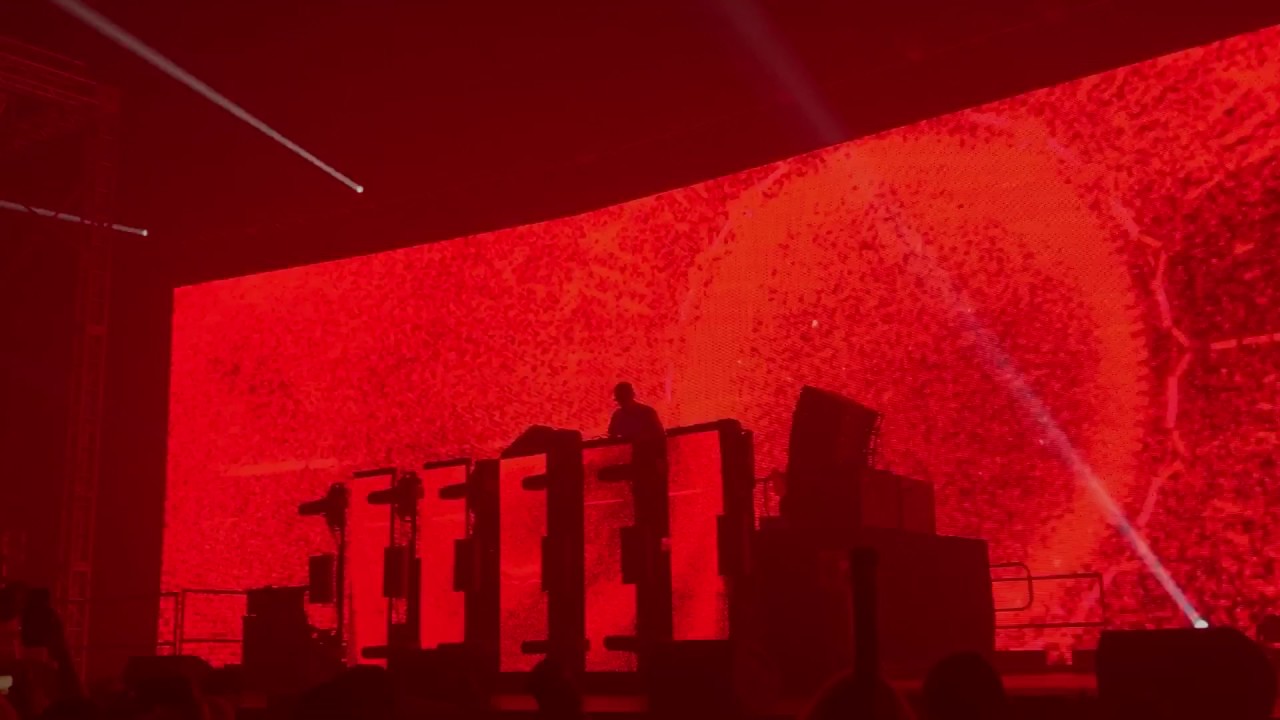 Deadmau5 intro Lights all night 2016 NYE
