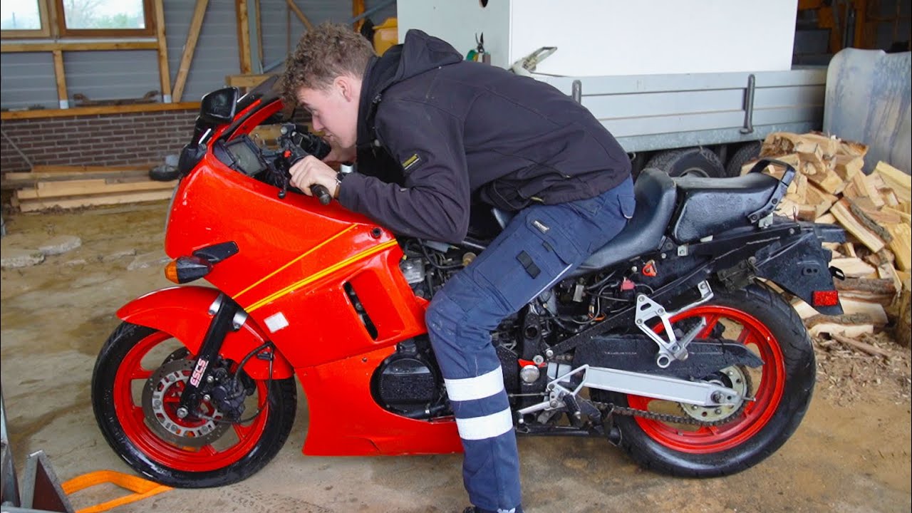 Kawasaki GPX600R aan het lopen (proberen te) maken