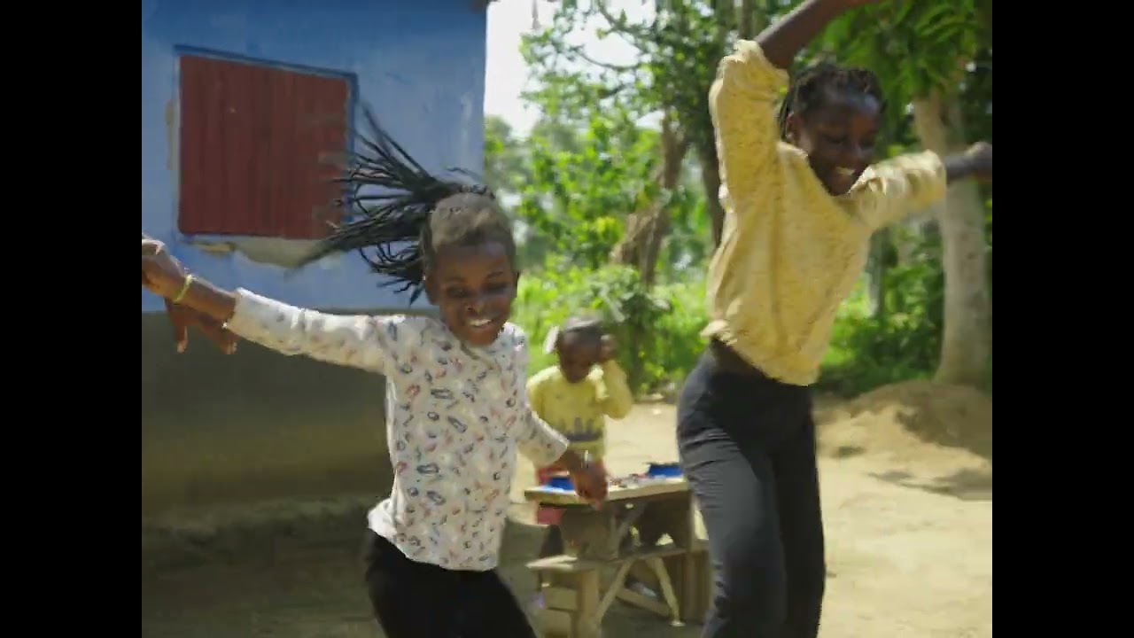 Christophe Ma&eacute; &ndash; &laquo; L'amour &raquo; en duo avec Amadou & Mariam (Clip Officiel)