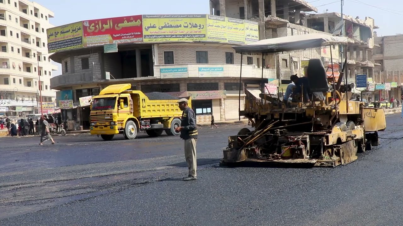 بلدية الشعب في الرقة تباشر مشروع تعبيد الطرق ضمن شوارع المدينة