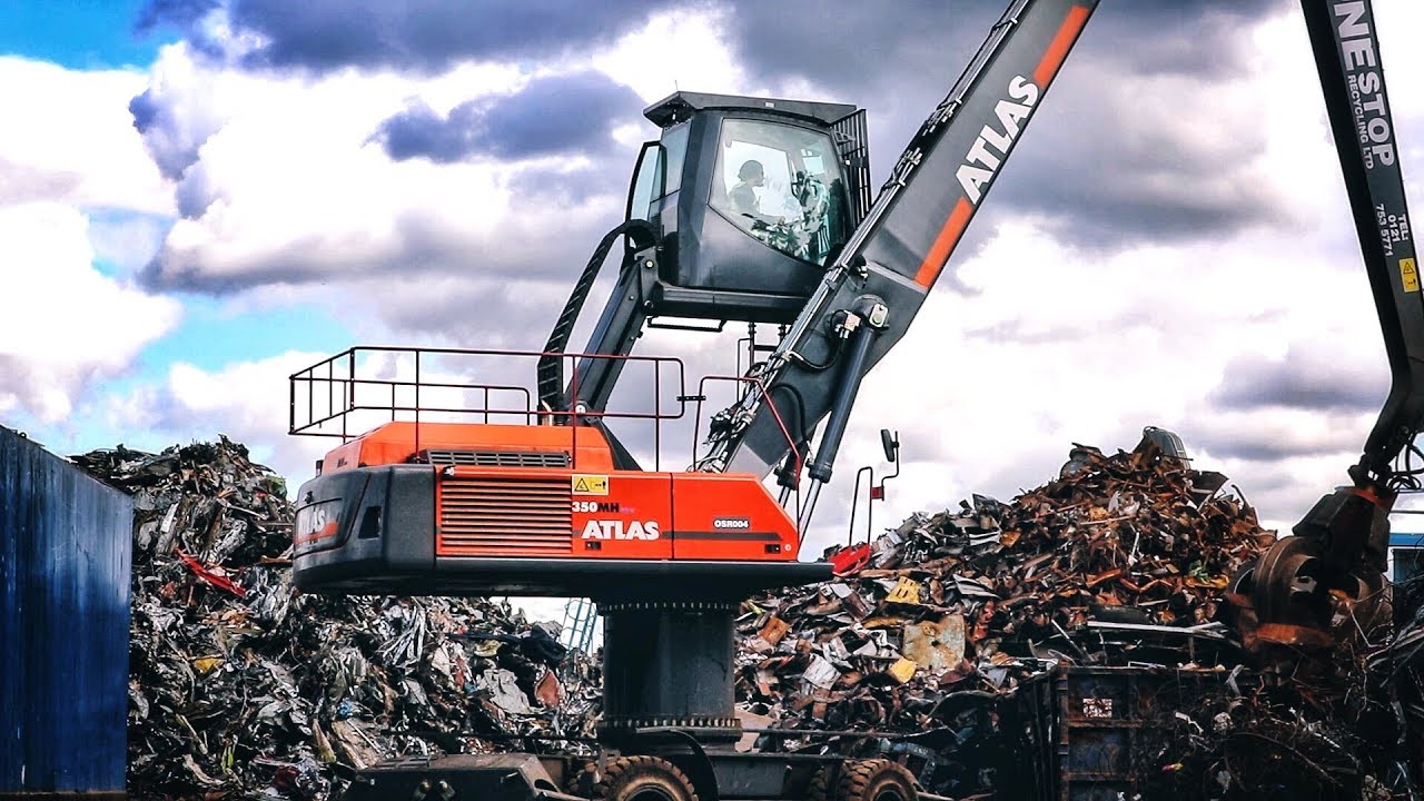 Visiting a UK SCRAPYARD!