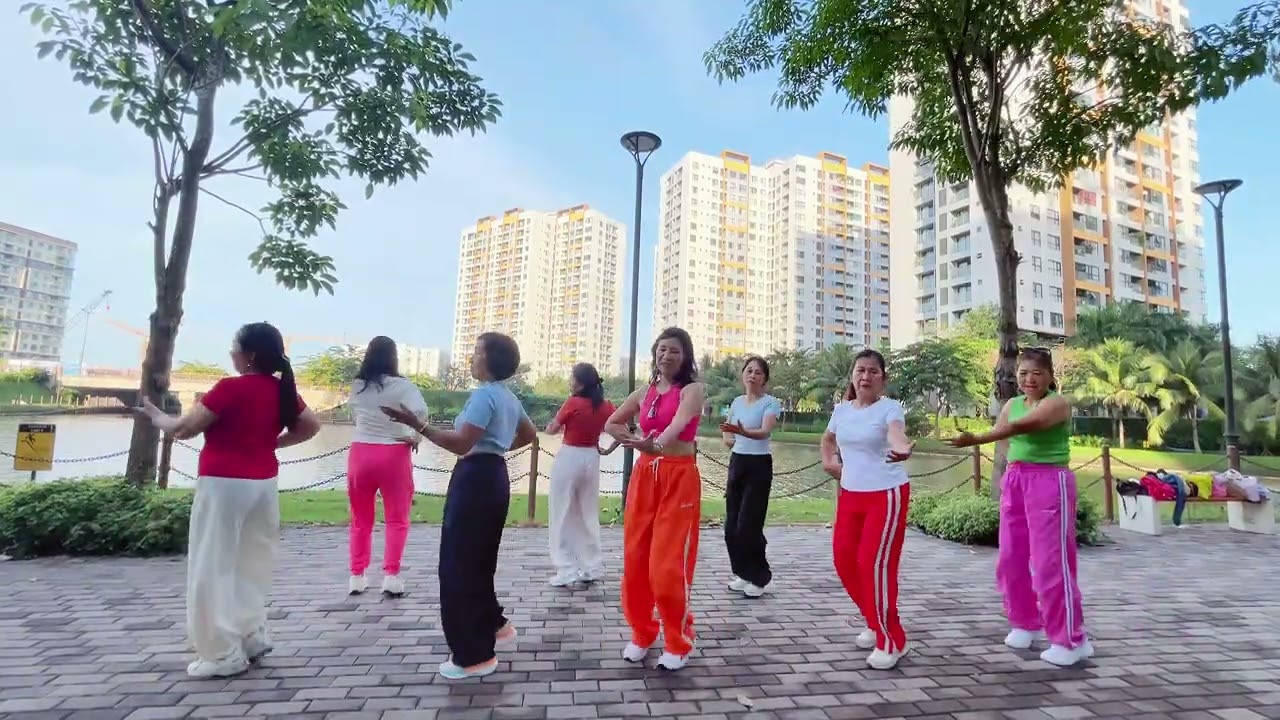80 NĂM 100 NĂM CUỘC ĐỜI | Sunny Team | Dance Cover