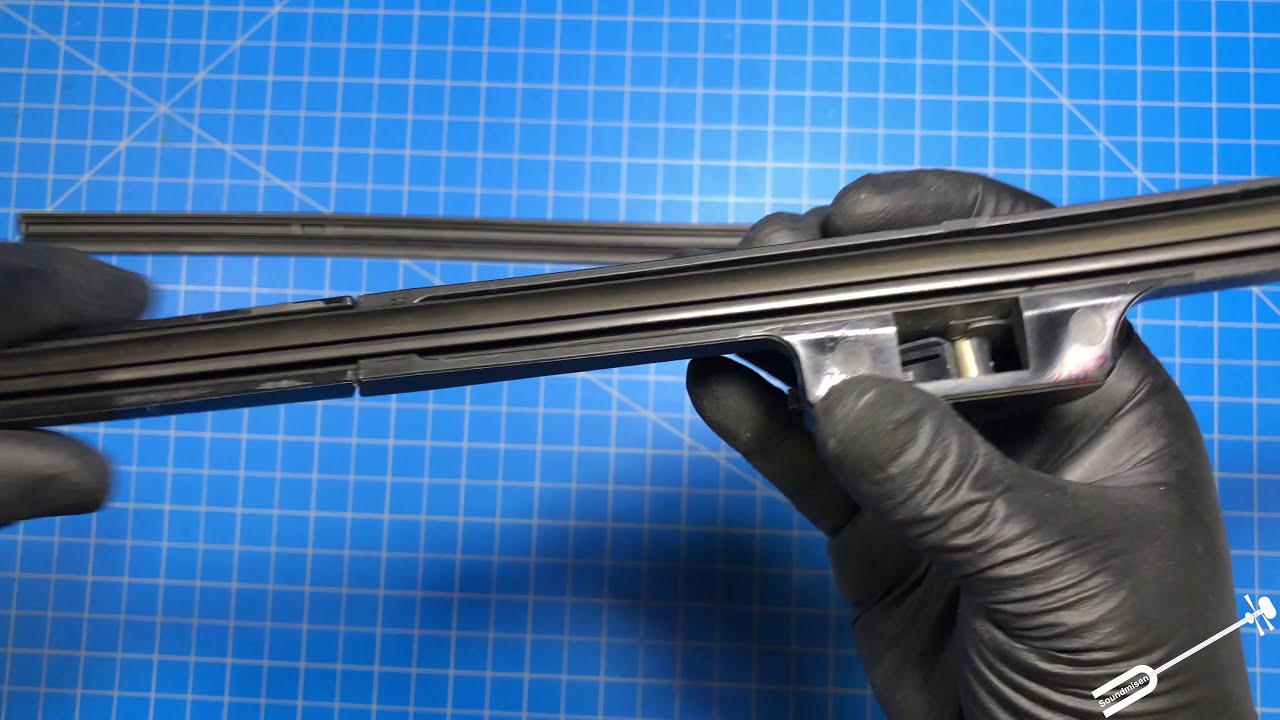 Honda 2014 CR-V Windshield Wiper Rubber Insert Removal and Installation