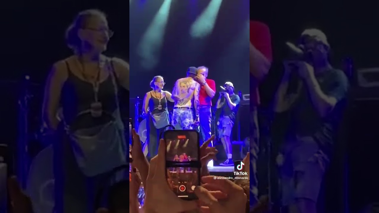 Il tre - Te lo prometto ( canta sul palco con i genitori)