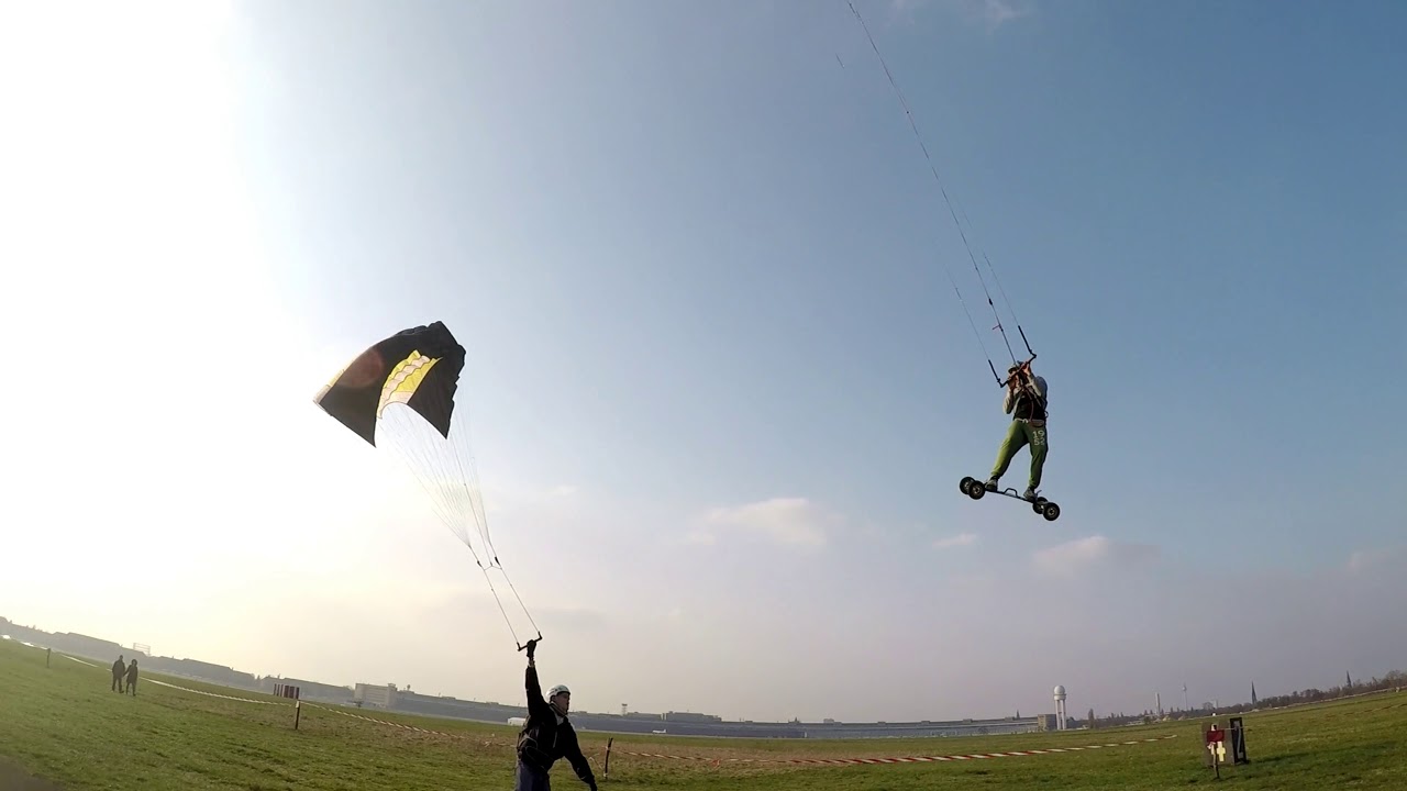 Big Air kitelandboarding Berlin Tempelhof