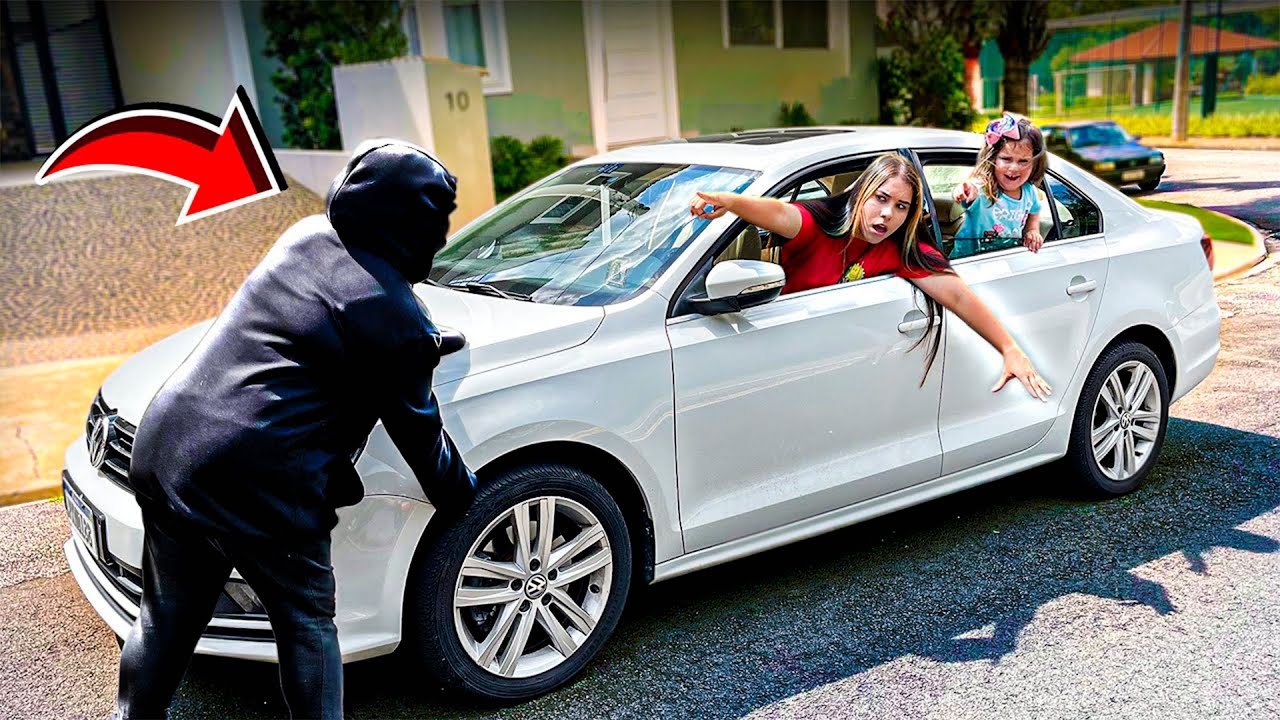 O HOMEM ESTRANHO SEGUIU EU E MINHA IRMÃZINHA E QUASE ATROPELEI ELE COM MEU CARRO!