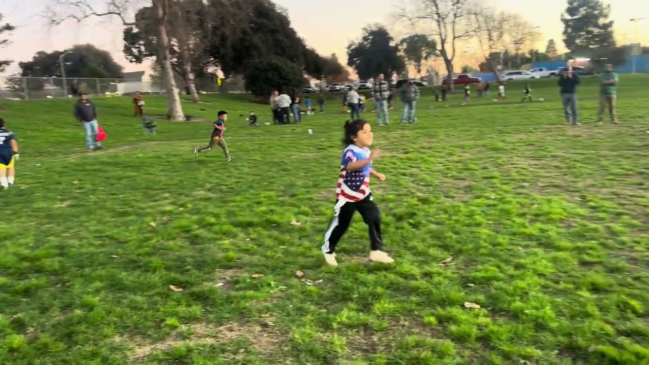 Jugando mi niño fudbol 