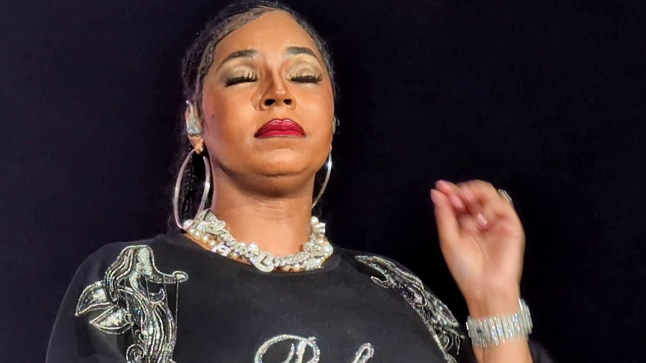 Ашанти публично рассказывает о предательстве Нелли и приходит в ярость в Корпус-Кристи, штат Техас