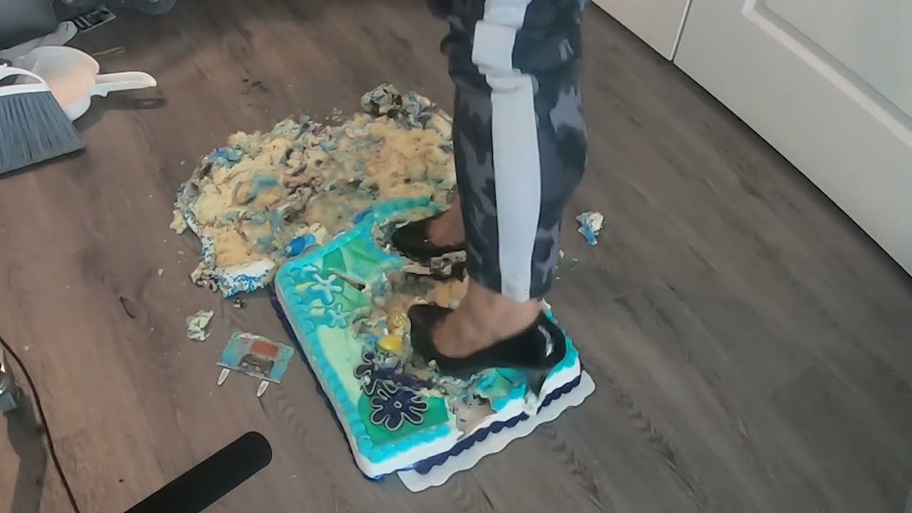 Spongebob Cake Smash 3