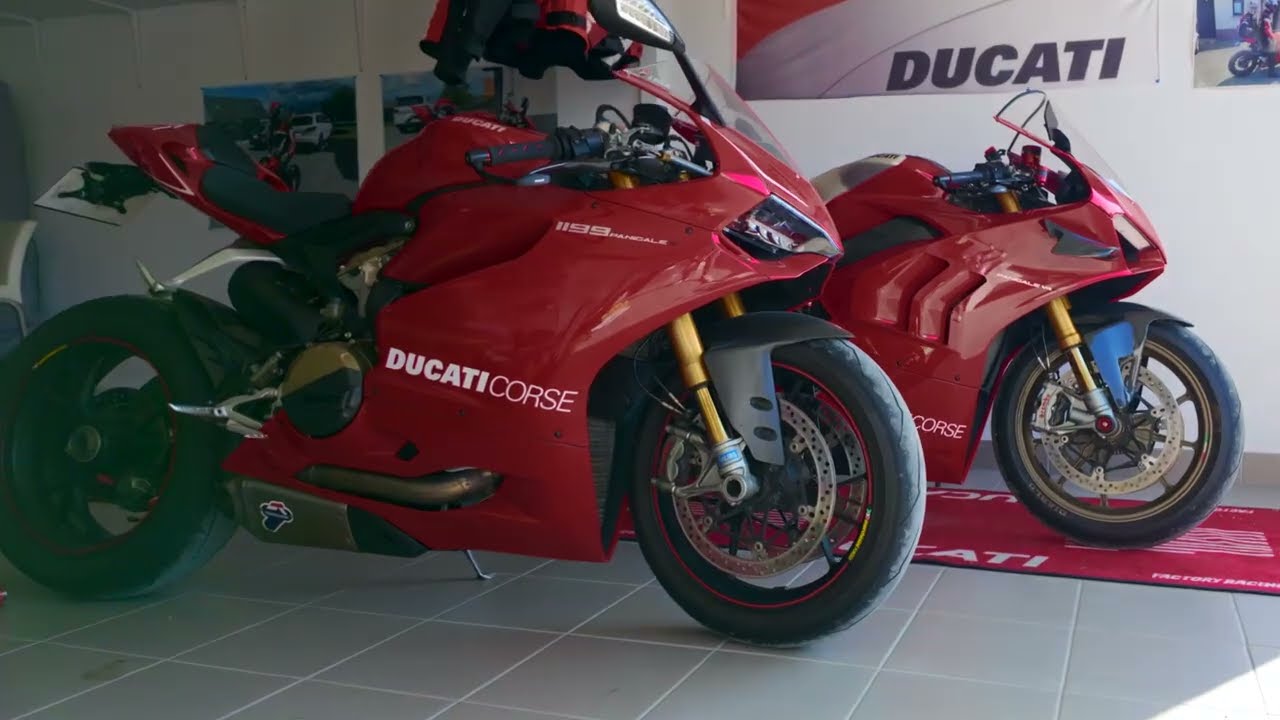 DUCATI PANIGALE V4R X DUCATI PANIGALE 1199 S