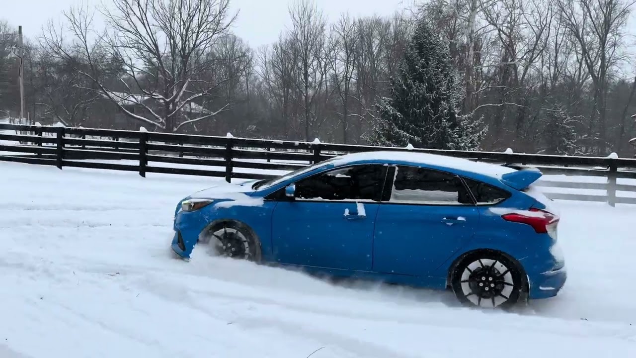 Focus RS Backyard Snow Drifting!!