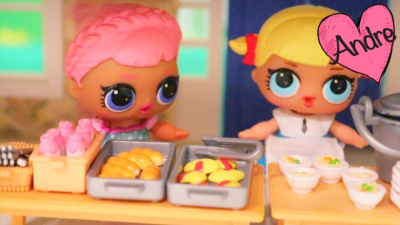 Ayudante de cafeteria - Jugando con Muñecas L.O.L. Surprise | Juguetes con Andre para niñas y niños