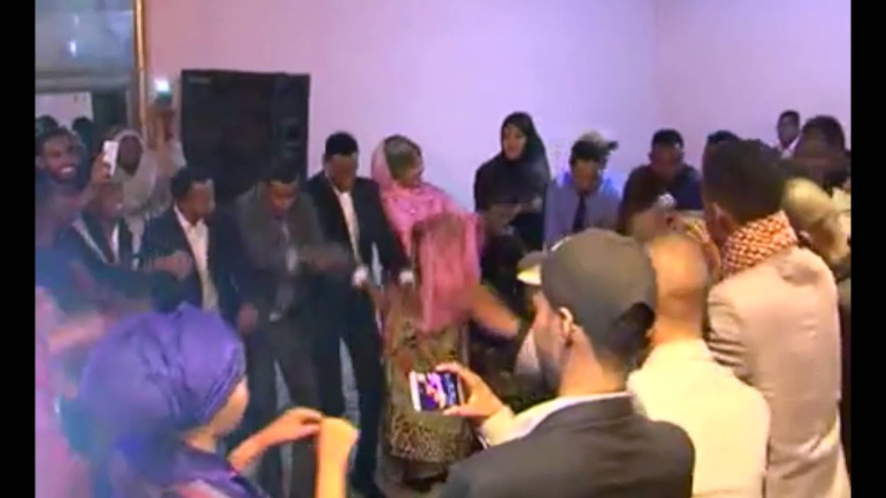 Dhaanto - Nuur Caraale (Alla maxaan ku daydayey doog soo baxay)