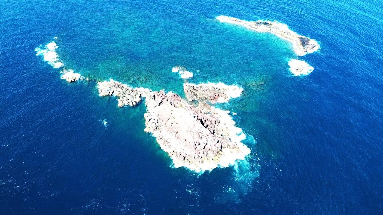 【ロックショア】蒼海の無人島。その島はヒラマサだらけ。トップで大乱舞！メーターオーバー水面大爆発！！！