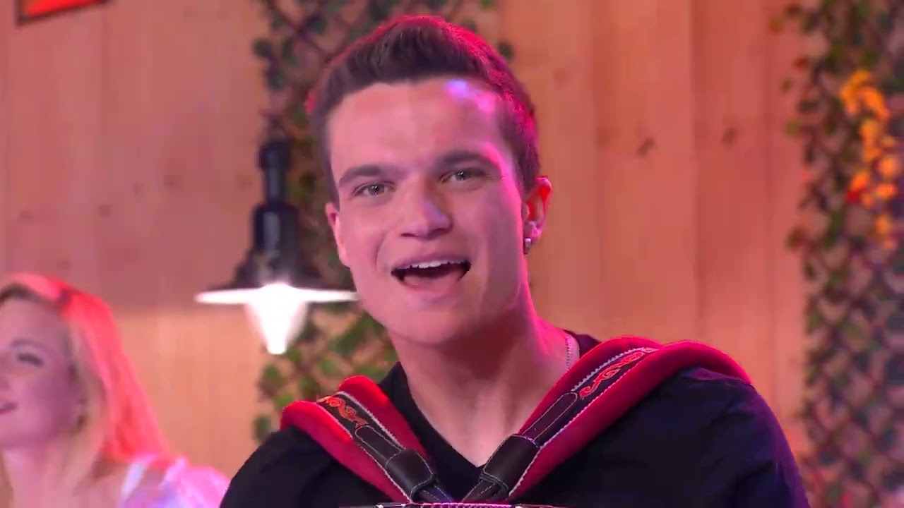 Pri črnem Petru: Ansambel Mladi Belokranjci - Moja Anka, Belokranjka | pleše PLESNO MESTO