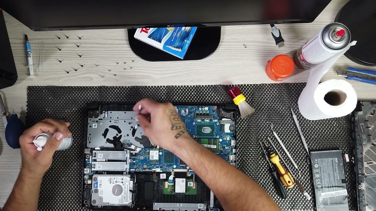 Limpeza e troca de pasta térmica do meu Notebook Acer Nitro 5 que uso para edição