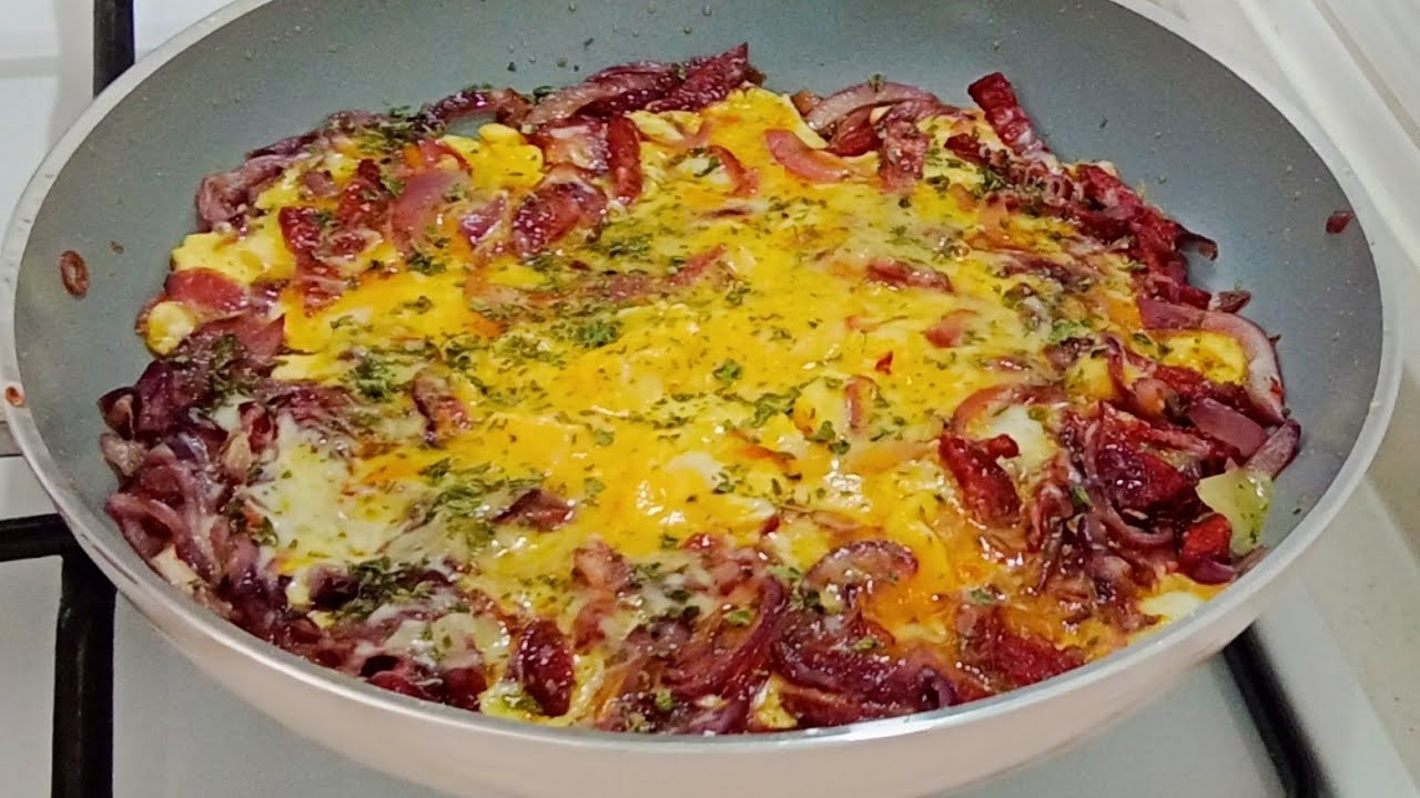 Evdekiler her gün bu tariften istiyor Soğanlık sucuklu yumurta#pratiktatlitarifleri 