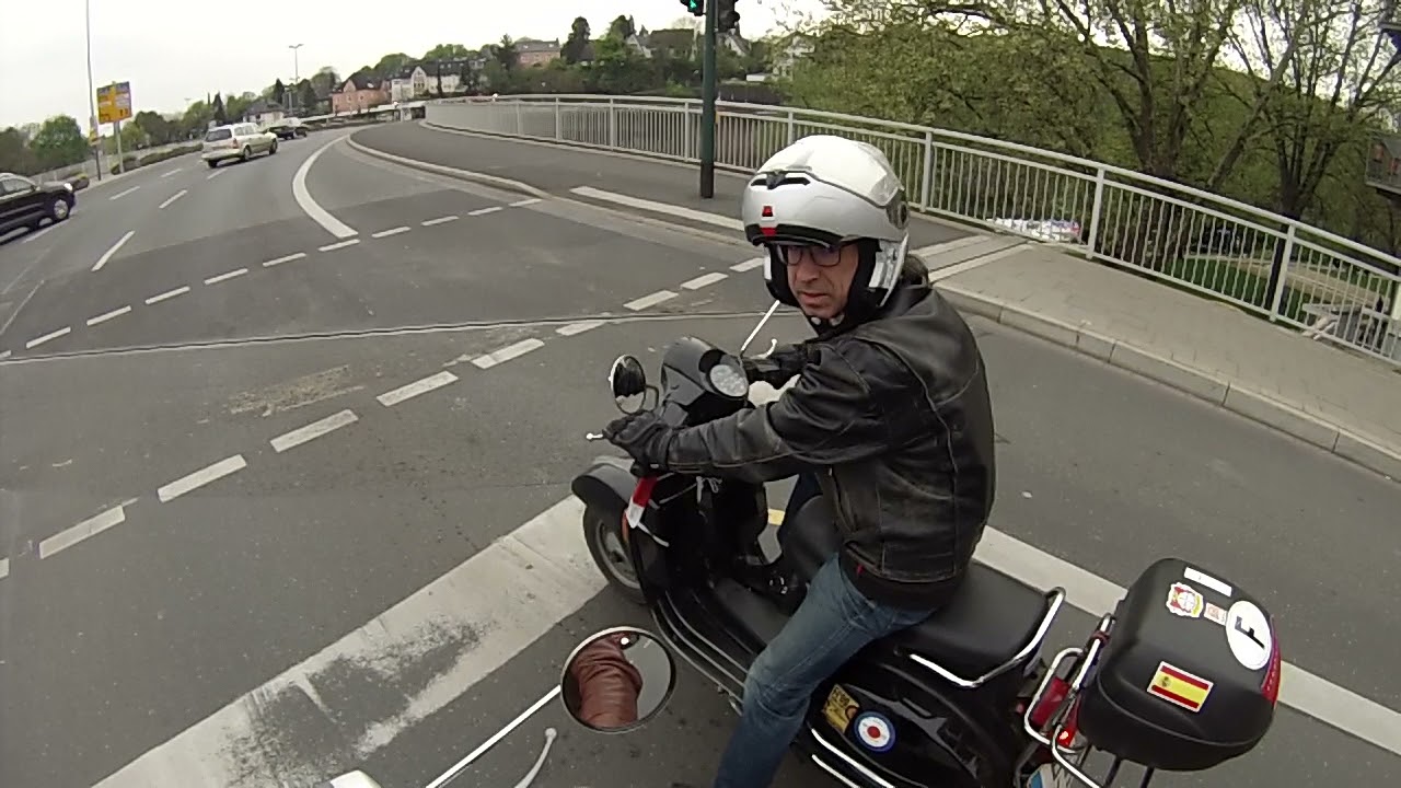 Vespa Fahrt vom Haus Scheppen nach Essen Bredenay