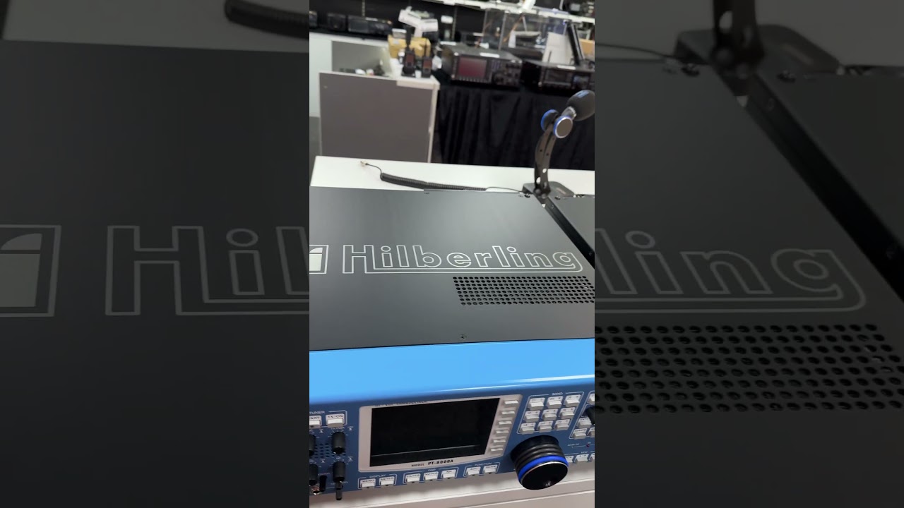 The Hilberling PT8000 HF and VHF transceiver. Was fur ein shones radio! 