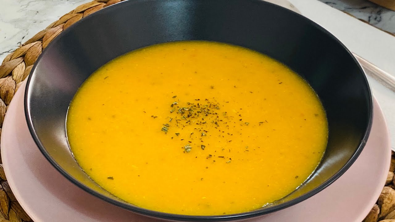 شربة العدس التركيّة على أصولها 👩🏼‍🍳😋(ما عَدَى ..🙊🙈🙊)المهم النتيجة ما شاءالله😋دبارة ساهلة