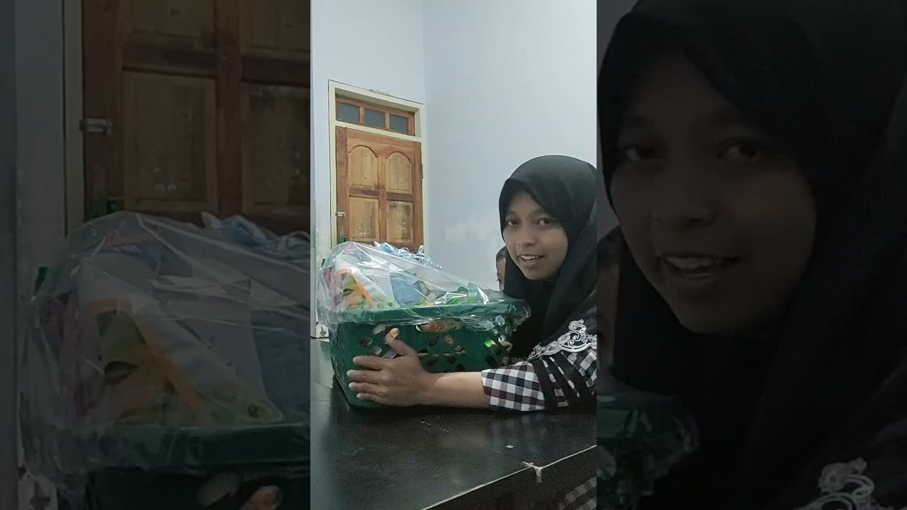 Unboxing kado hari guru dari kelompok calistung pagi
