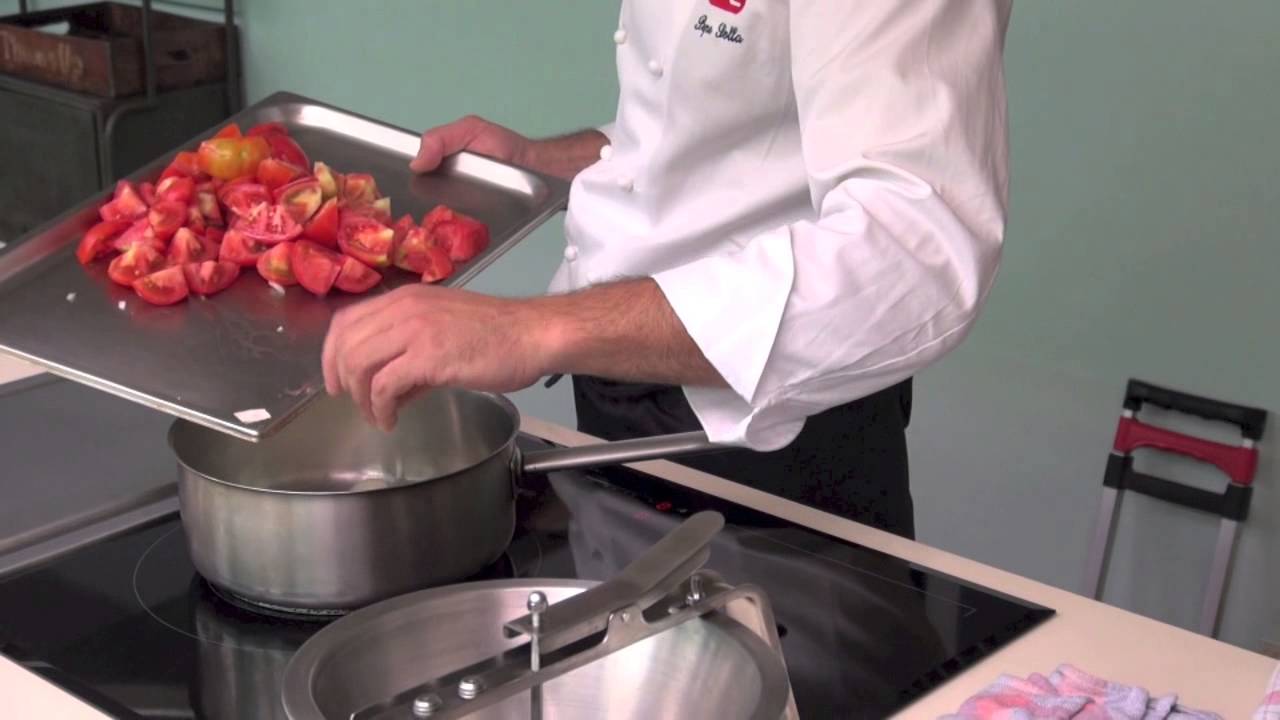 Sardina marinada sobre sopa de tomate picante - Chef Pepe Solla