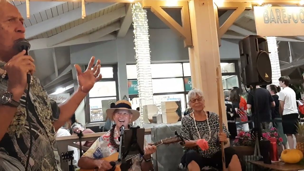 Kimo Kahoano sings 