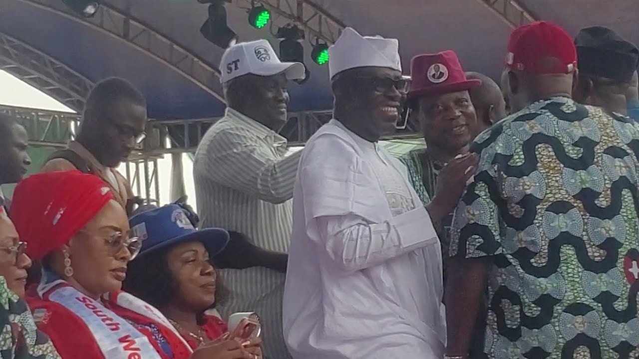 TINUBU TORCH 🔦 BEARER ARRIVAL OF ARAPAJA & HON REMI OSENI LIBERTY STADIUM IBADAN 