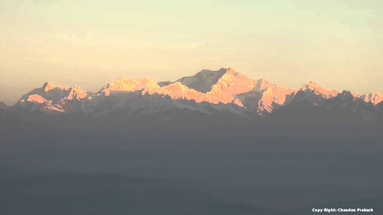 [HD] Golden Sunrise on Kanchenjunga as seen from Darjeeling ( Tiger Hill )
