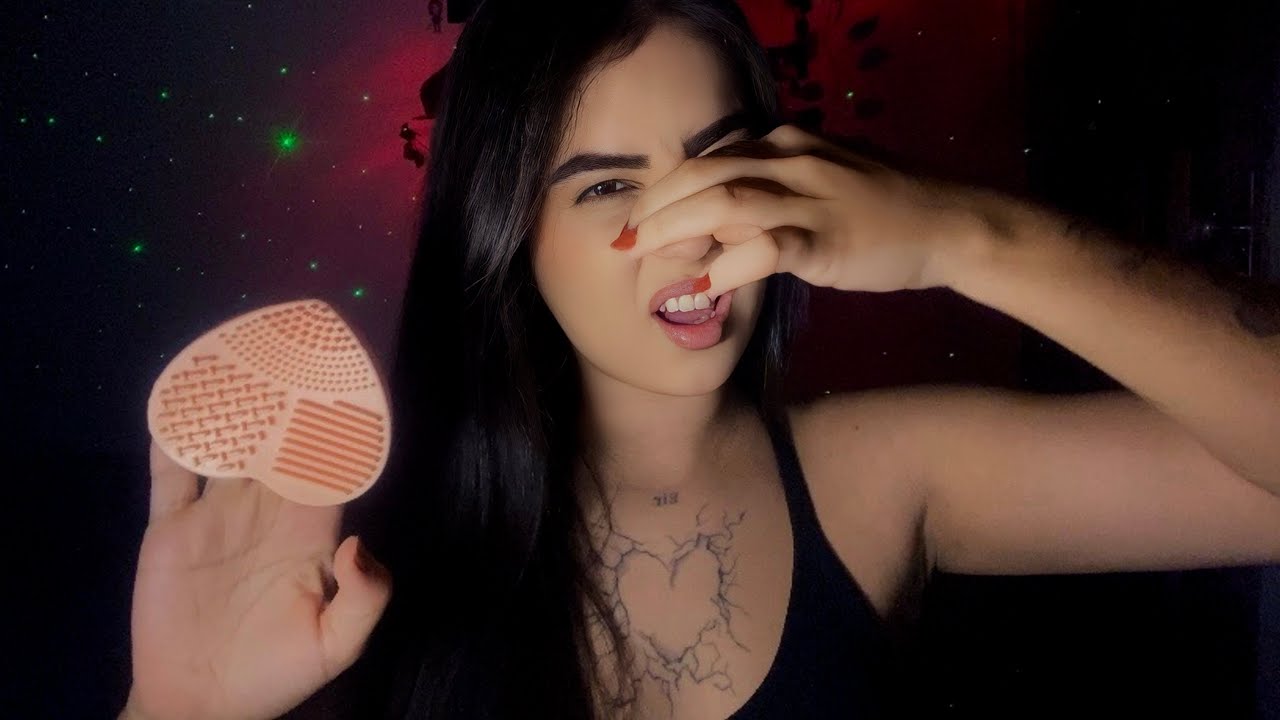 ASMR MASSAGEM NOS PÉS 🦶🏻 (mas você está com chulé 😵‍💫😵)