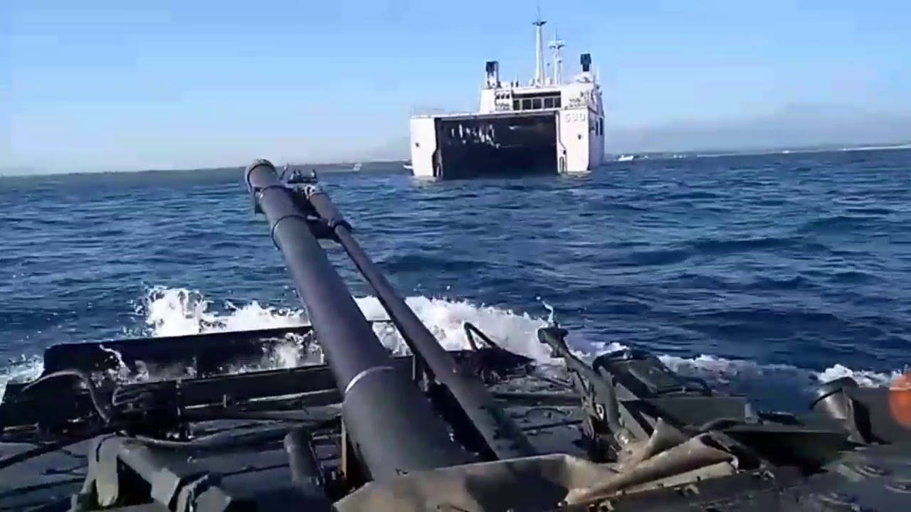 TANK AMPHIBI KEMBALI KE KAPAL PERANG LANDING PLATFORM DOCK / LPD / KAPAL RS