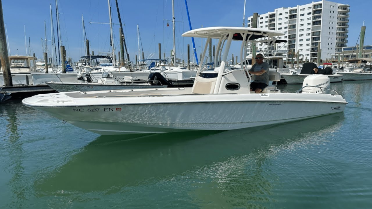 2019 Boston Whaler 240 Dauntless | MarineMax Wrightsville Beach