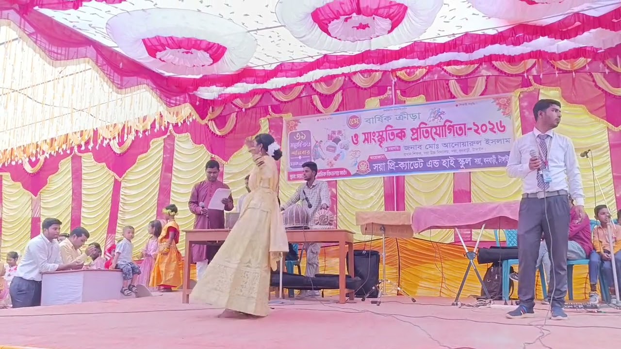 বলে চুরিয়া? কেমন গান আবার🙄 সুনে আসি চলেন 😇