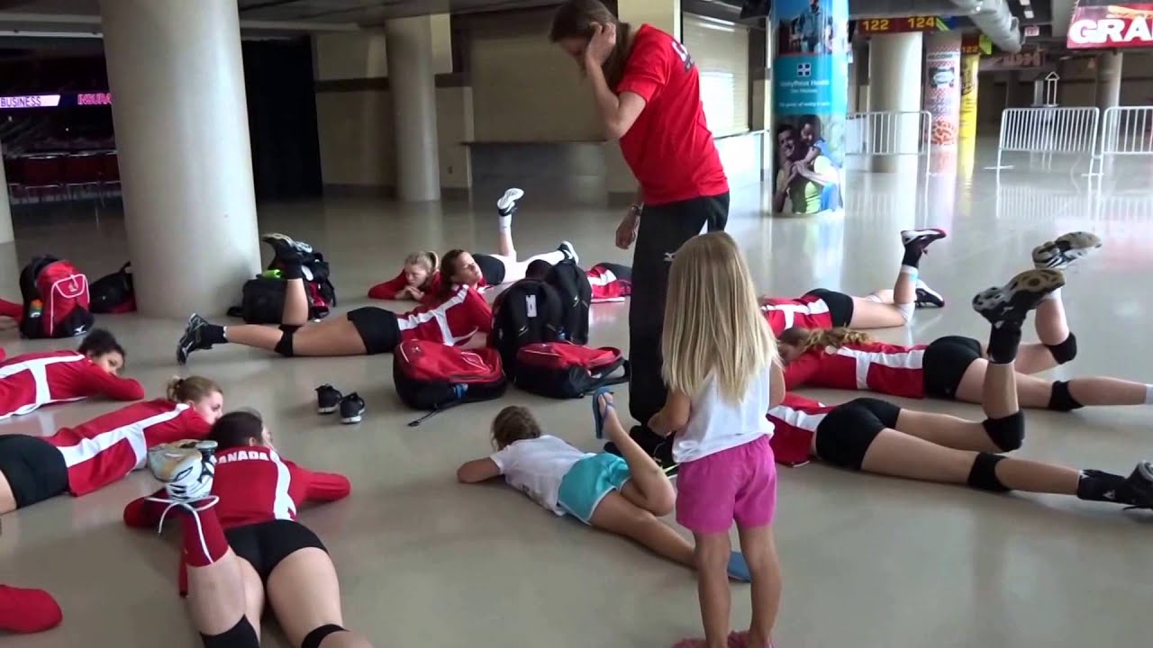 MJ AND BELLA WARM UP WITH THE CANADA VOLLEYBALL TEAM!!