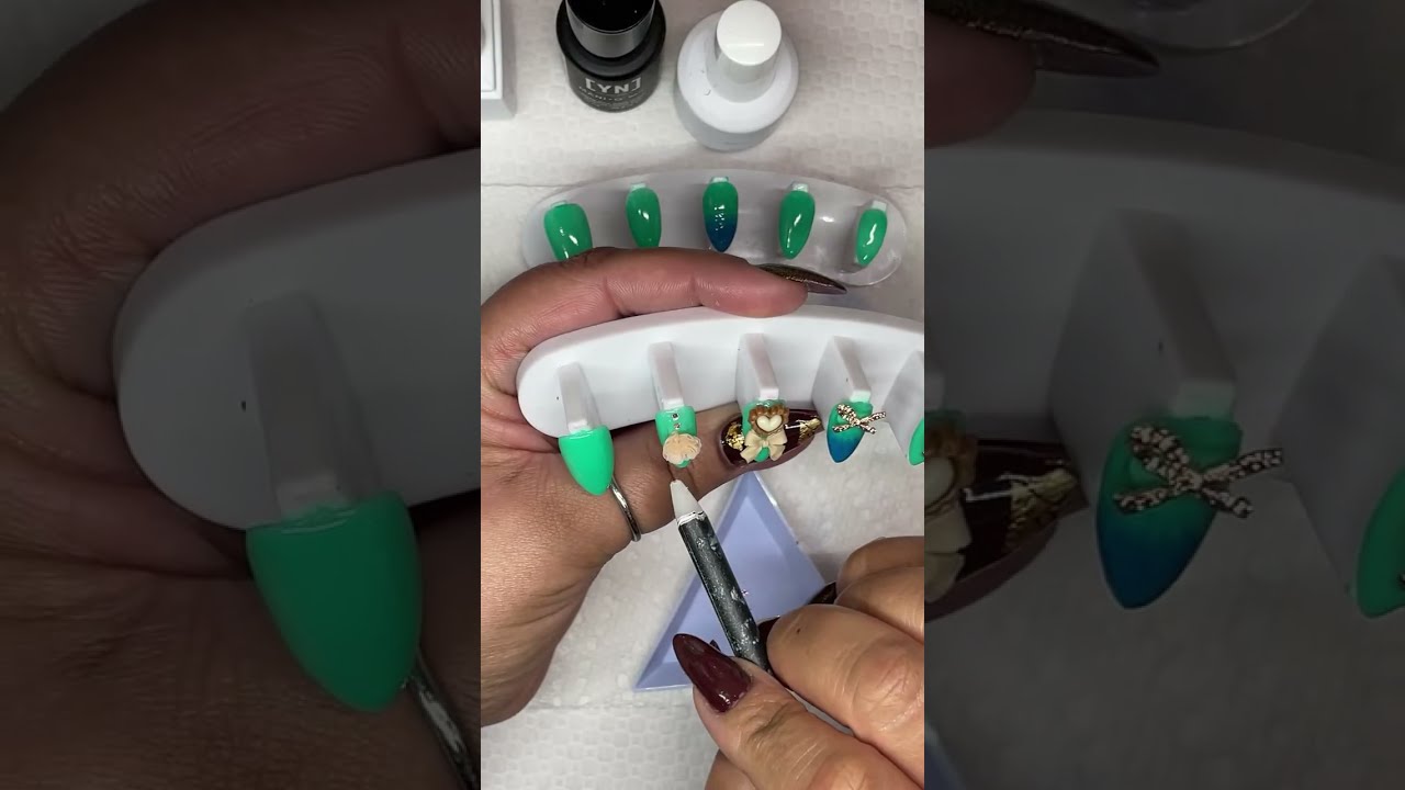 Nails_X_Sandra is live!