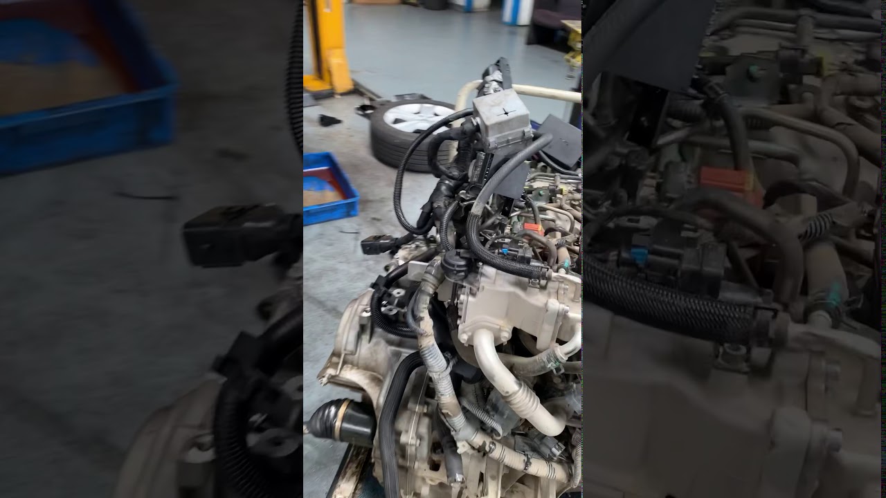 Holden Captiva 2.2 diesel turbo engine side view