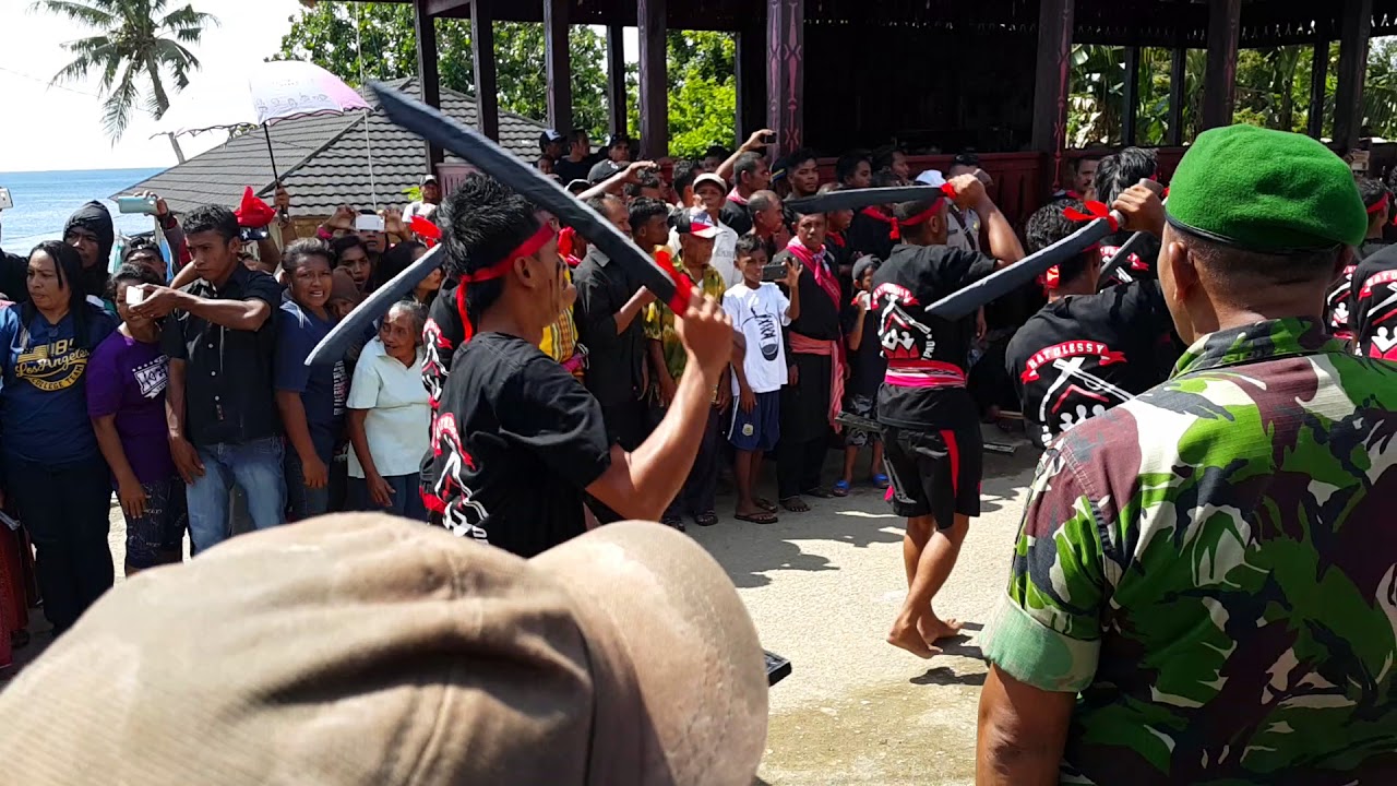 Prosesi Acara Adat Negeri Hatu 