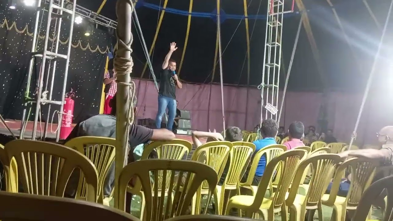 alegria com ele palhaço chavetinha circo Aguiar dourada 