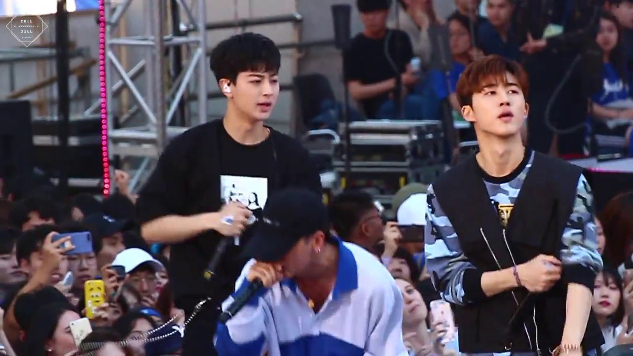180519 iKON - 리듬 타(RHYTHM TA) 직캠 Fancam @AKARAKA 연세대 아카라카