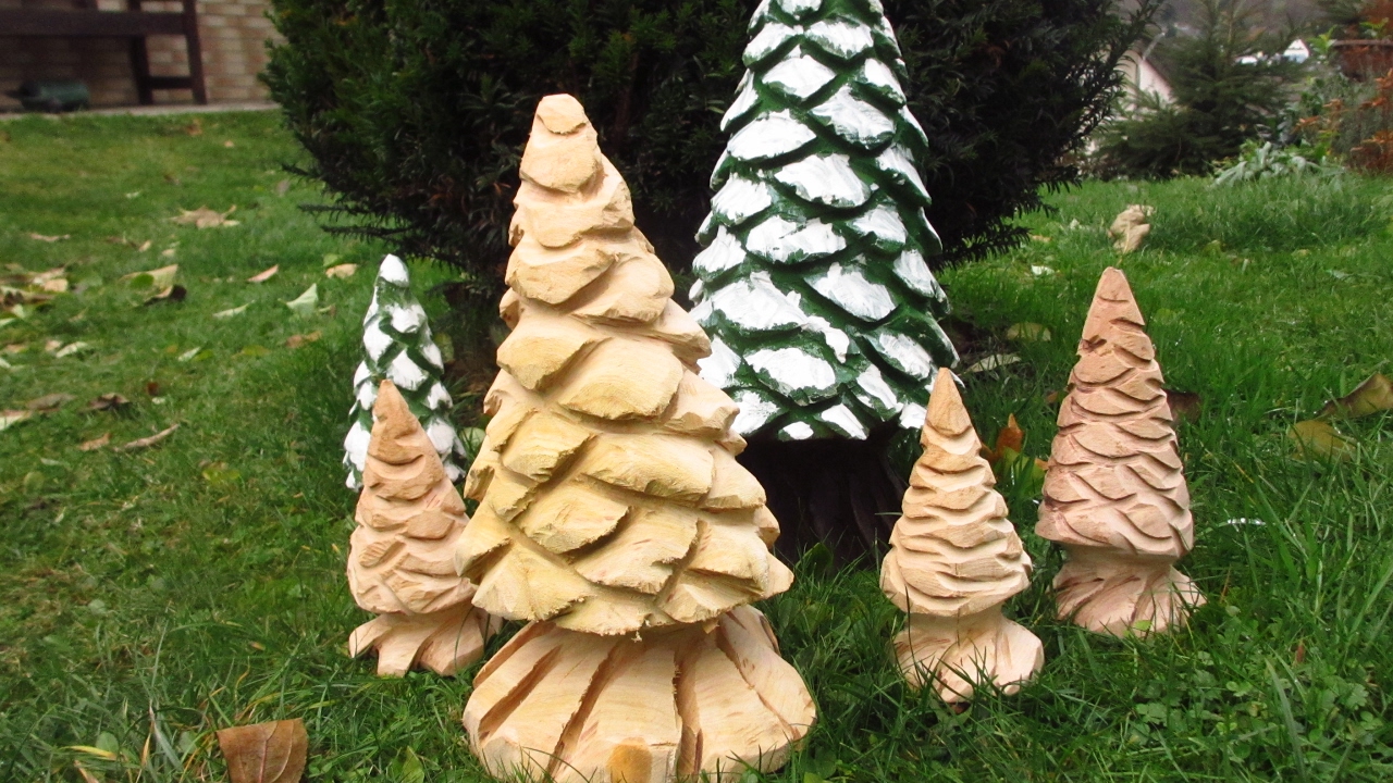Larscarving-Tannenbaum (Weihnachtsbaum) mit der Motorsägen schnitzen  -tree  chainsaw woodcarving