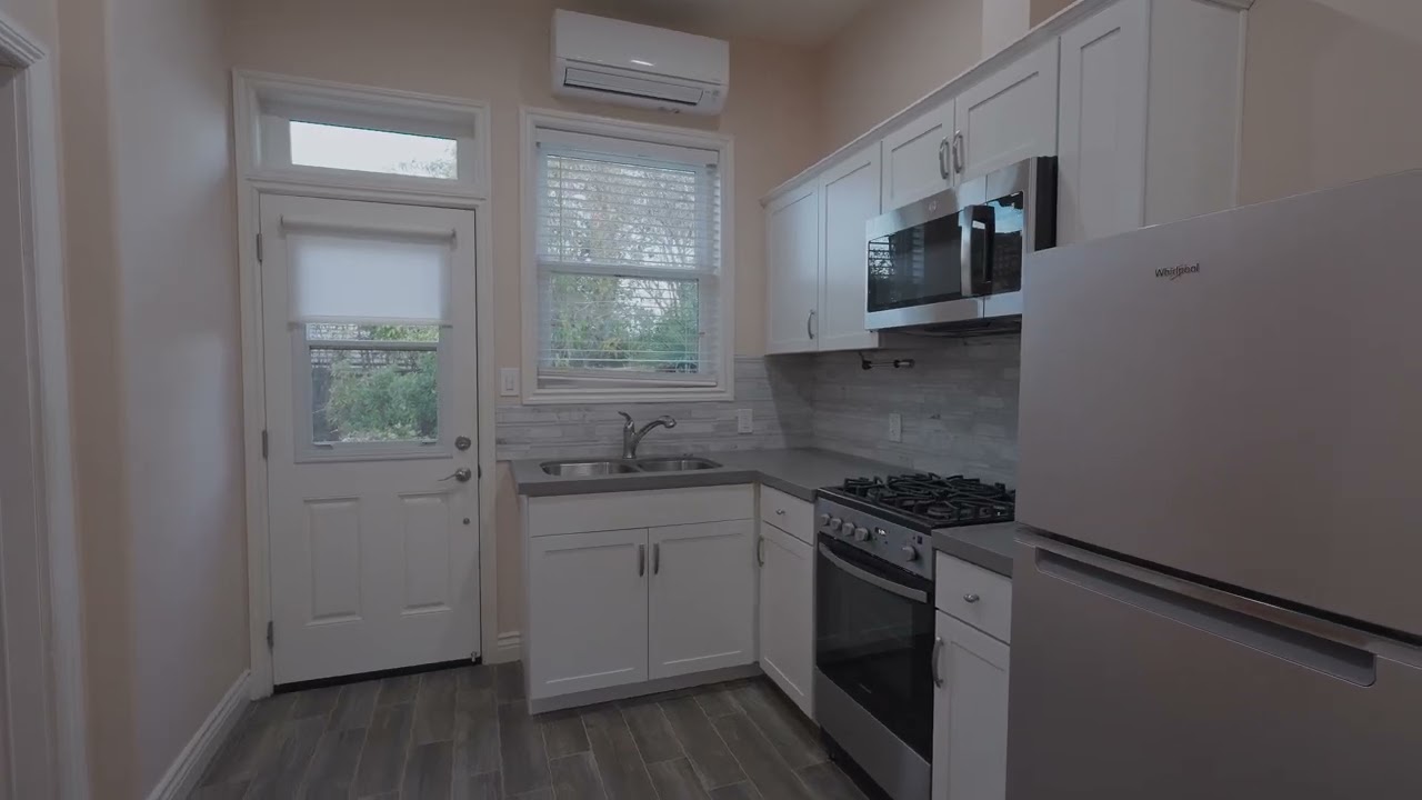 889 Lindamere Ct