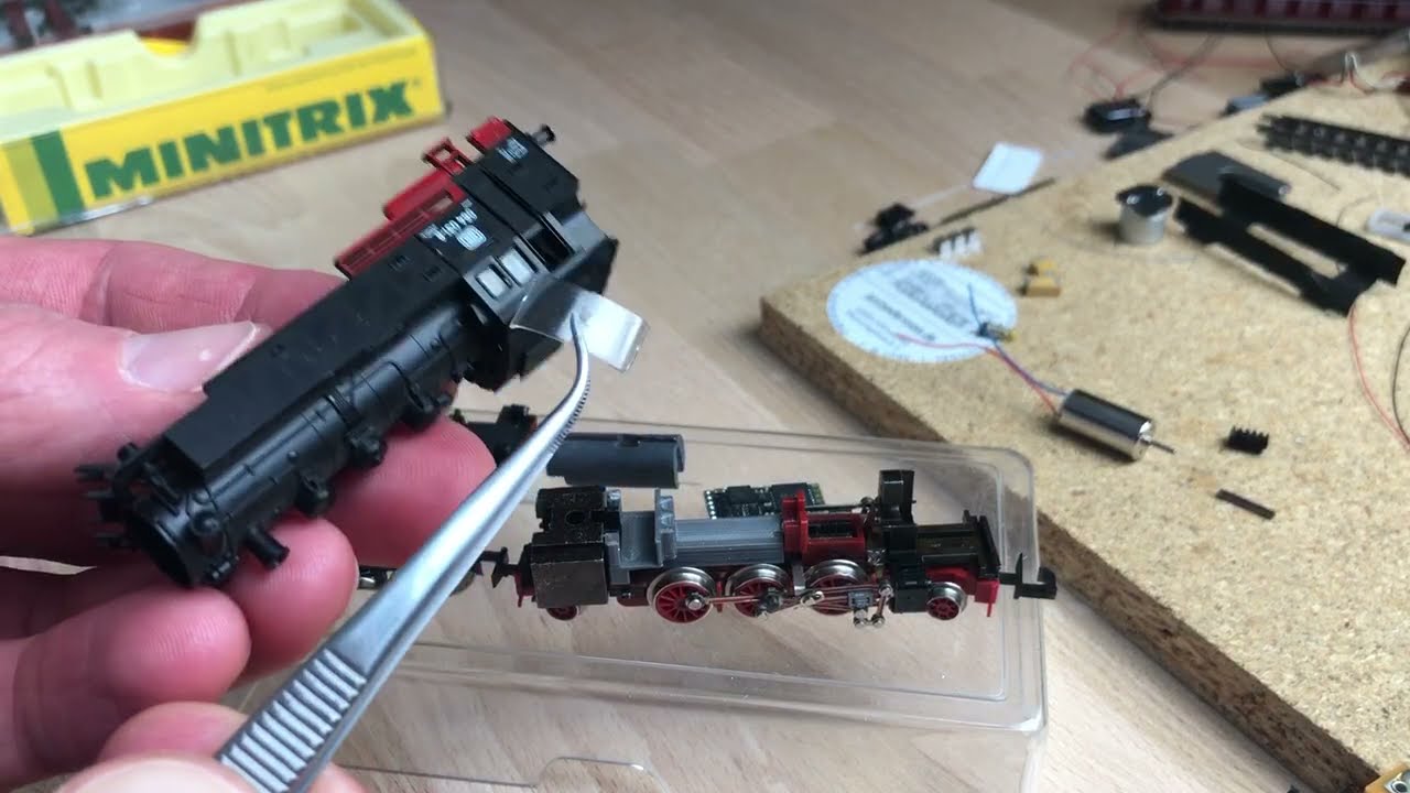 Für Anfänger: Wie erwecke ich eine BR 64 von Minitrix mit Glockenanker und Sound zu neuem Leben?