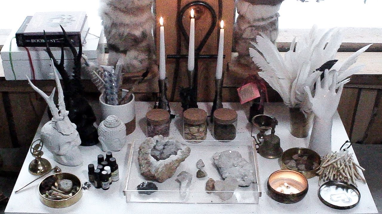 What's on my altar.  Pt.1 - Crystals