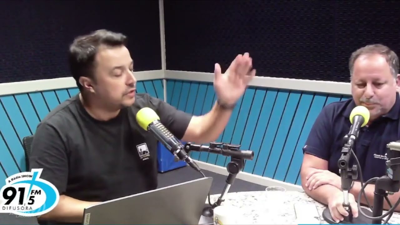 Demissão ao vivo: radialista critica áudio e deixa emissora em Laguna