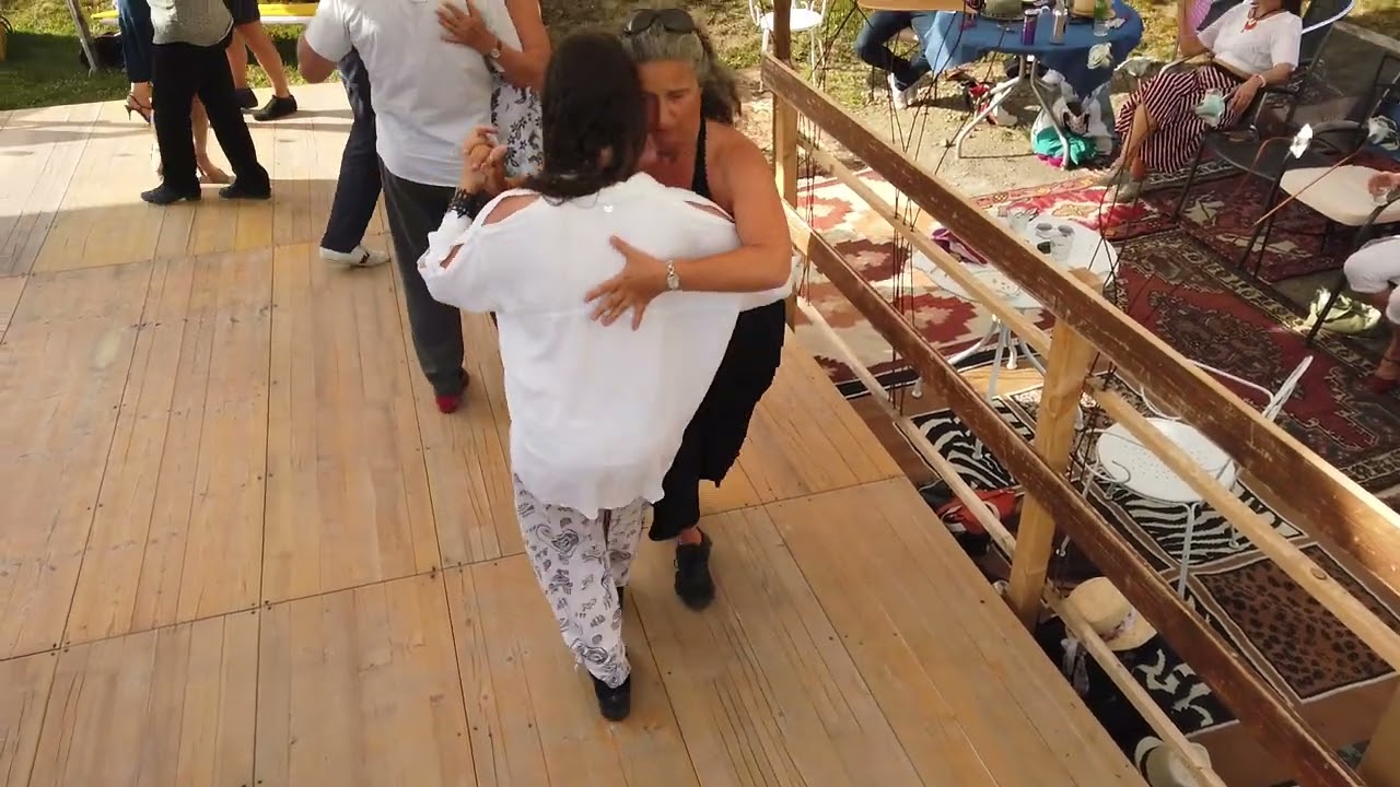 Soledad Nani & Katia Tangueradelcirco dance Hugo Diaz' Milonga para una armónica