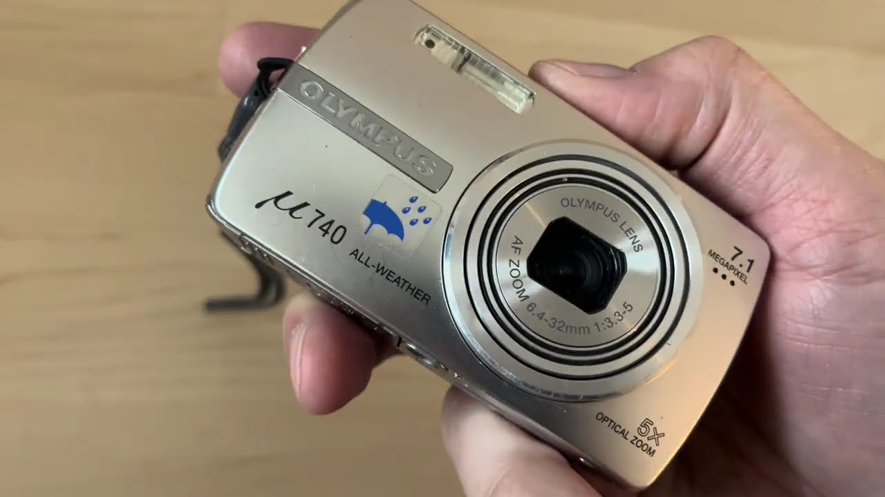 Olympus mju 740 серебристый, старая цифровая фотокамера, 7,1 Мп, автофокус, зум, 5-кратный оптиче...